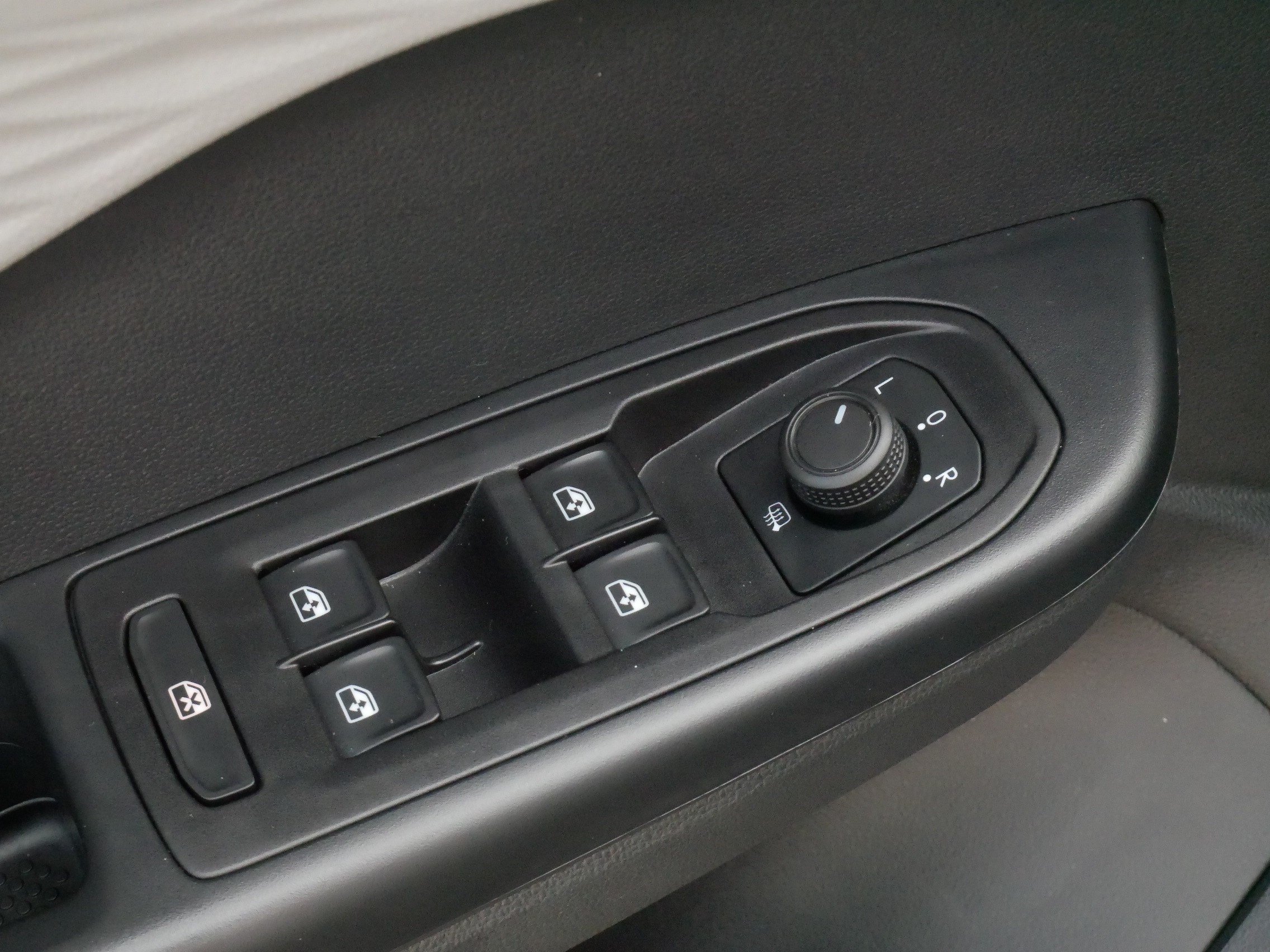 Certified 2024 Volkswagen Taos S AWD/4WD image 19