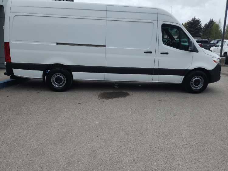 Used 2021 Mercedes-Benz Sprinter 2500 image 11