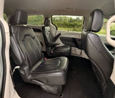 Used 2023 Chrysler Pacifica Touring-L FWD image 9
