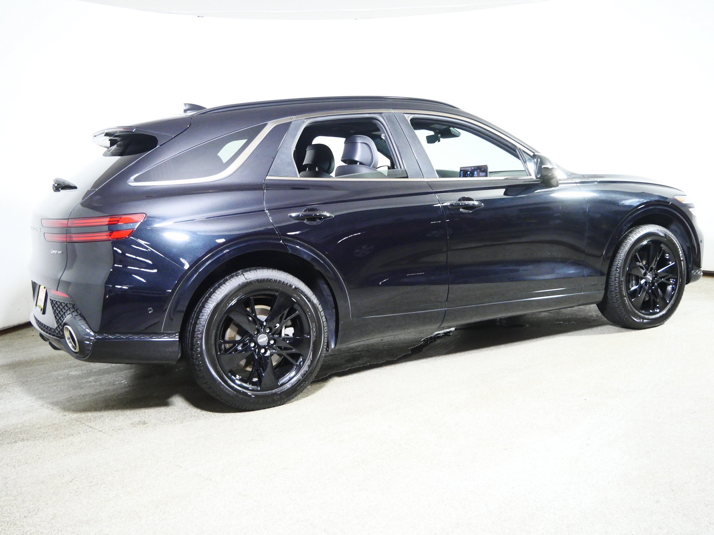 Used 2022 Genesis GV70 3.5T Sport w/ Sport Advanced Package AWD/4WD image 7