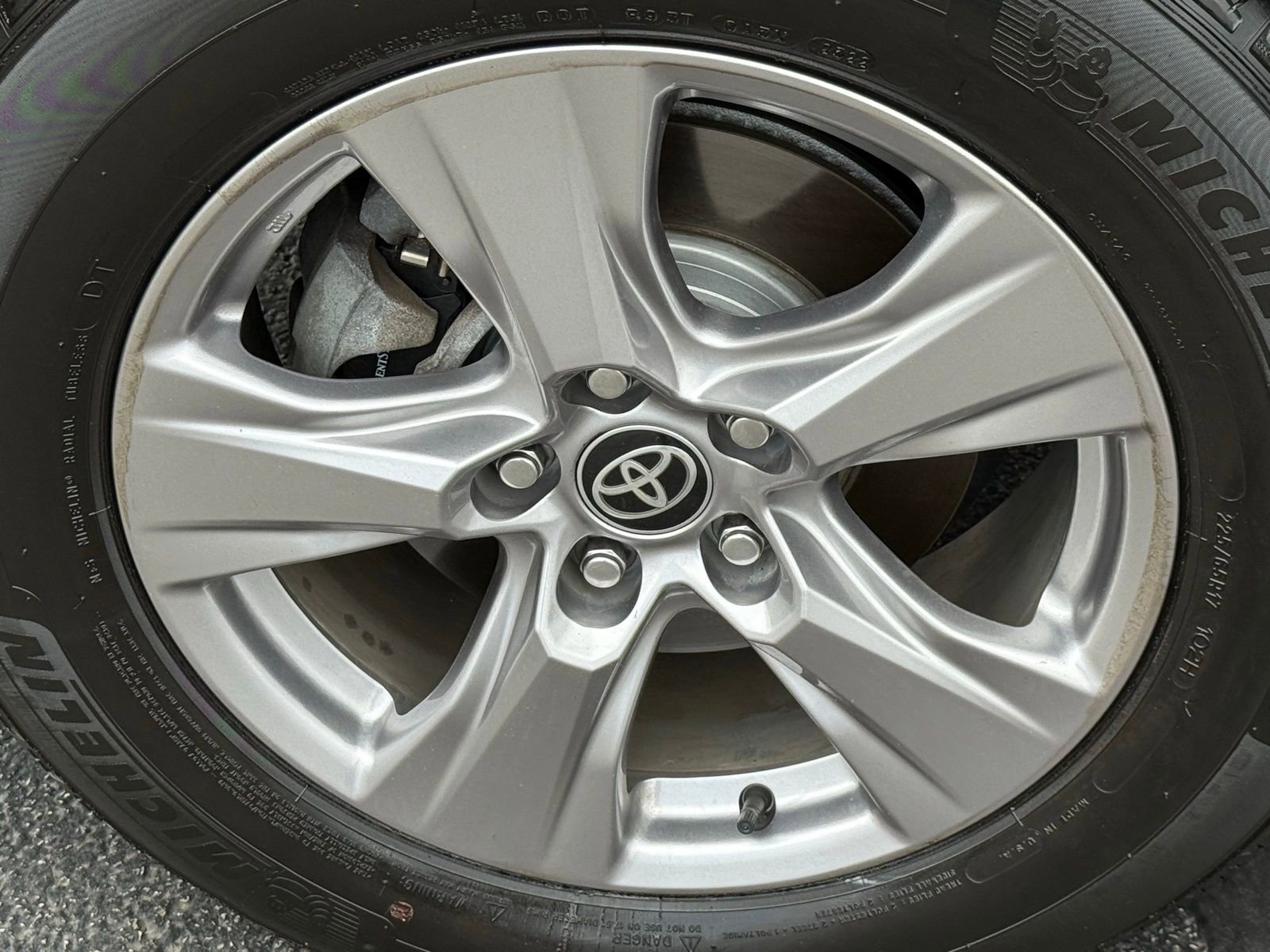 Used 2022 Toyota RAV4 XLE AWD/4WD image 10