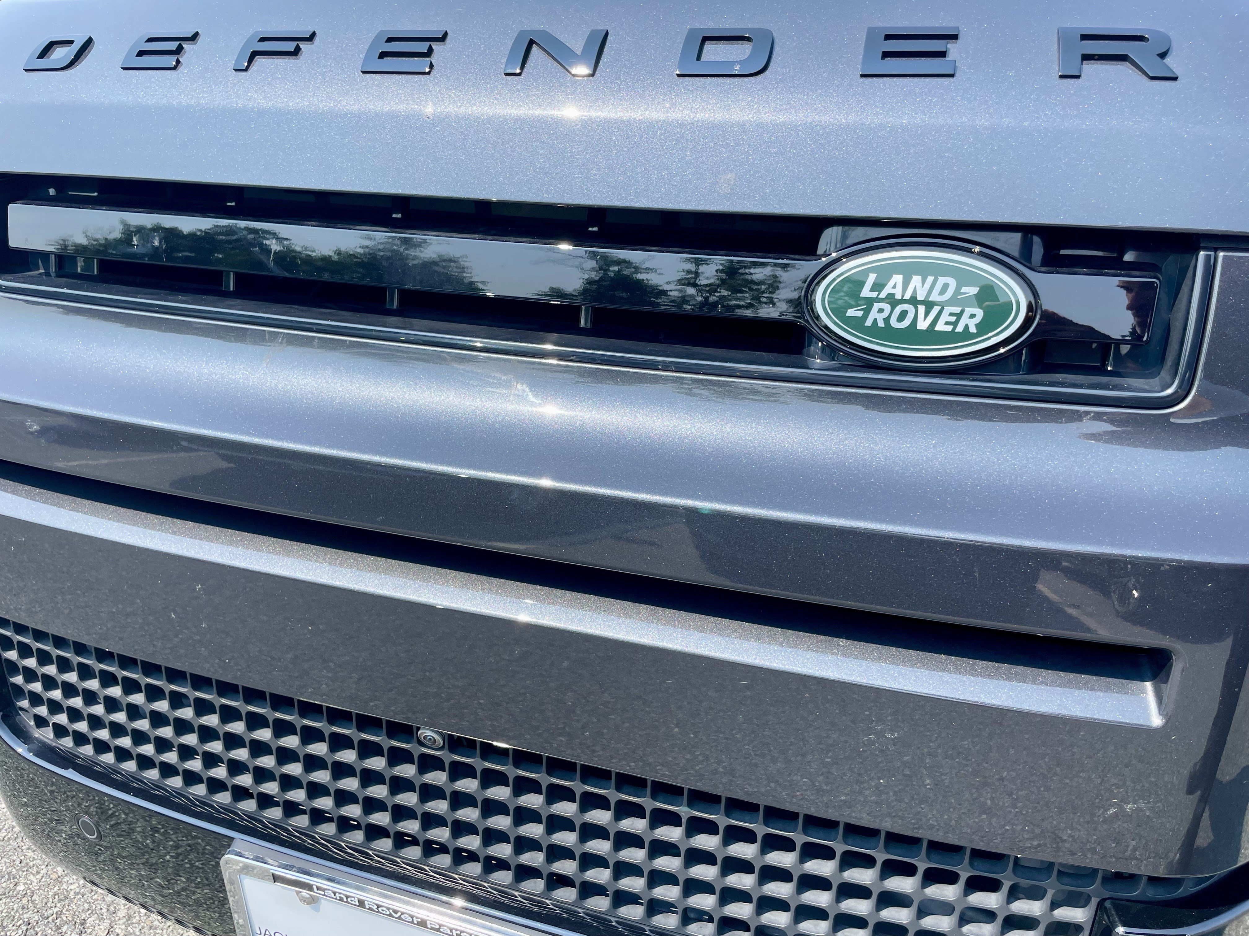 Certified 2025 Land Rover Defender 110 V8 AWD/4WD image 32