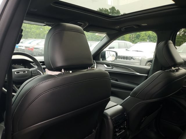 New 2026 Jeep Grand Cherokee L Limited w/ Limited Altitude Package AWD/4WD image 12