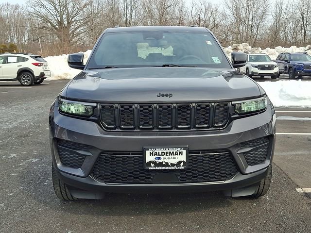 Used 2023 Jeep Grand Cherokee Altitude image 2