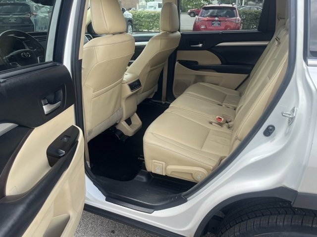Used 2018 Toyota Highlander XLE image 27