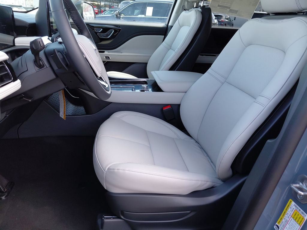 New 2026 Lincoln Aviator AWD w/ Jet Appearance Package image 11