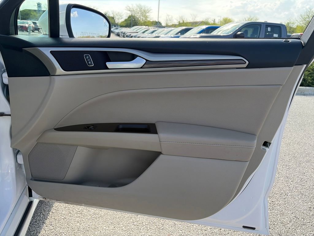 Used 2019 Ford Fusion SEL FWD image 10