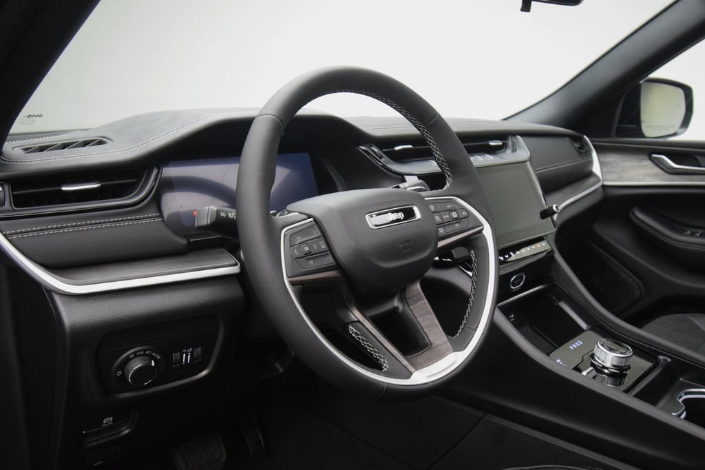 New 2027 Jeep Grand Cherokee Altitude AWD/4WD image 32