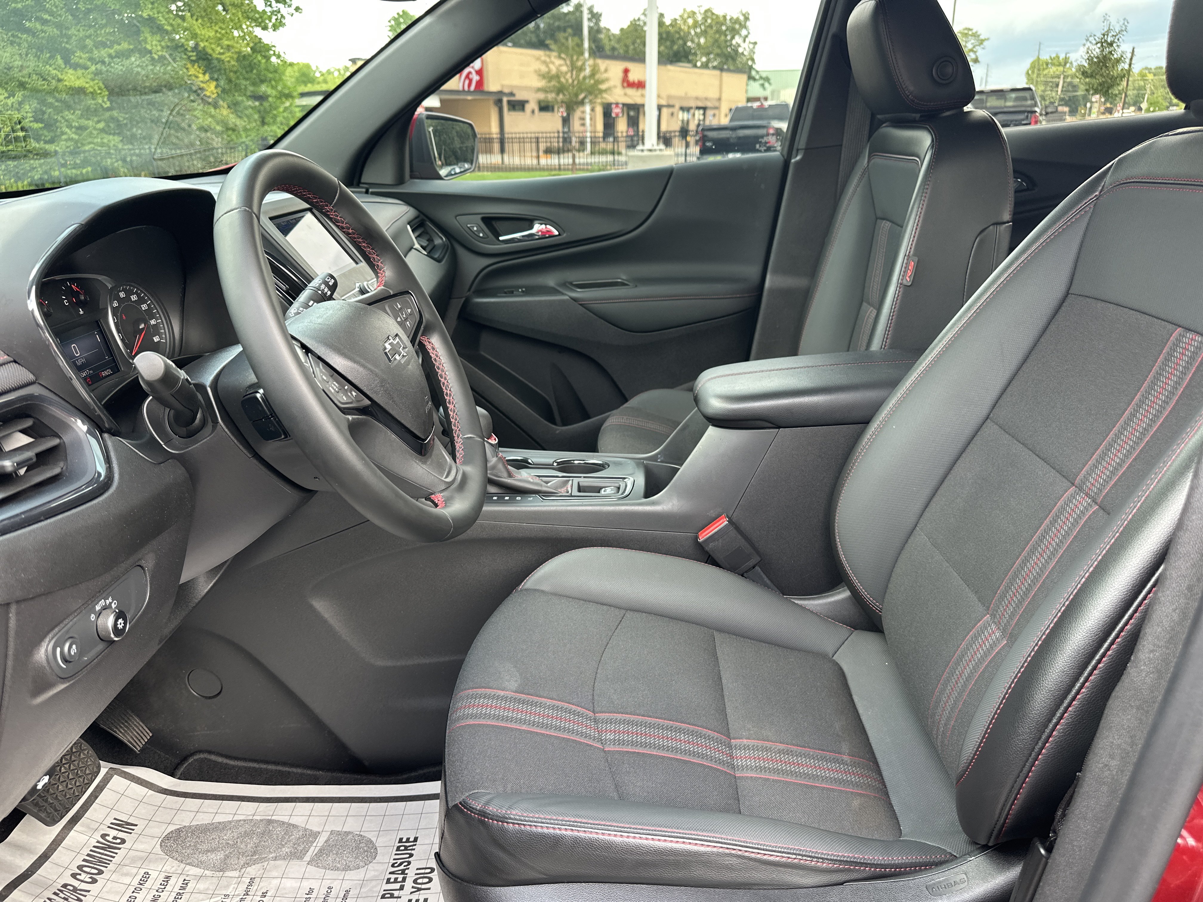 Used 2023 Chevrolet Equinox RS FWD image 10