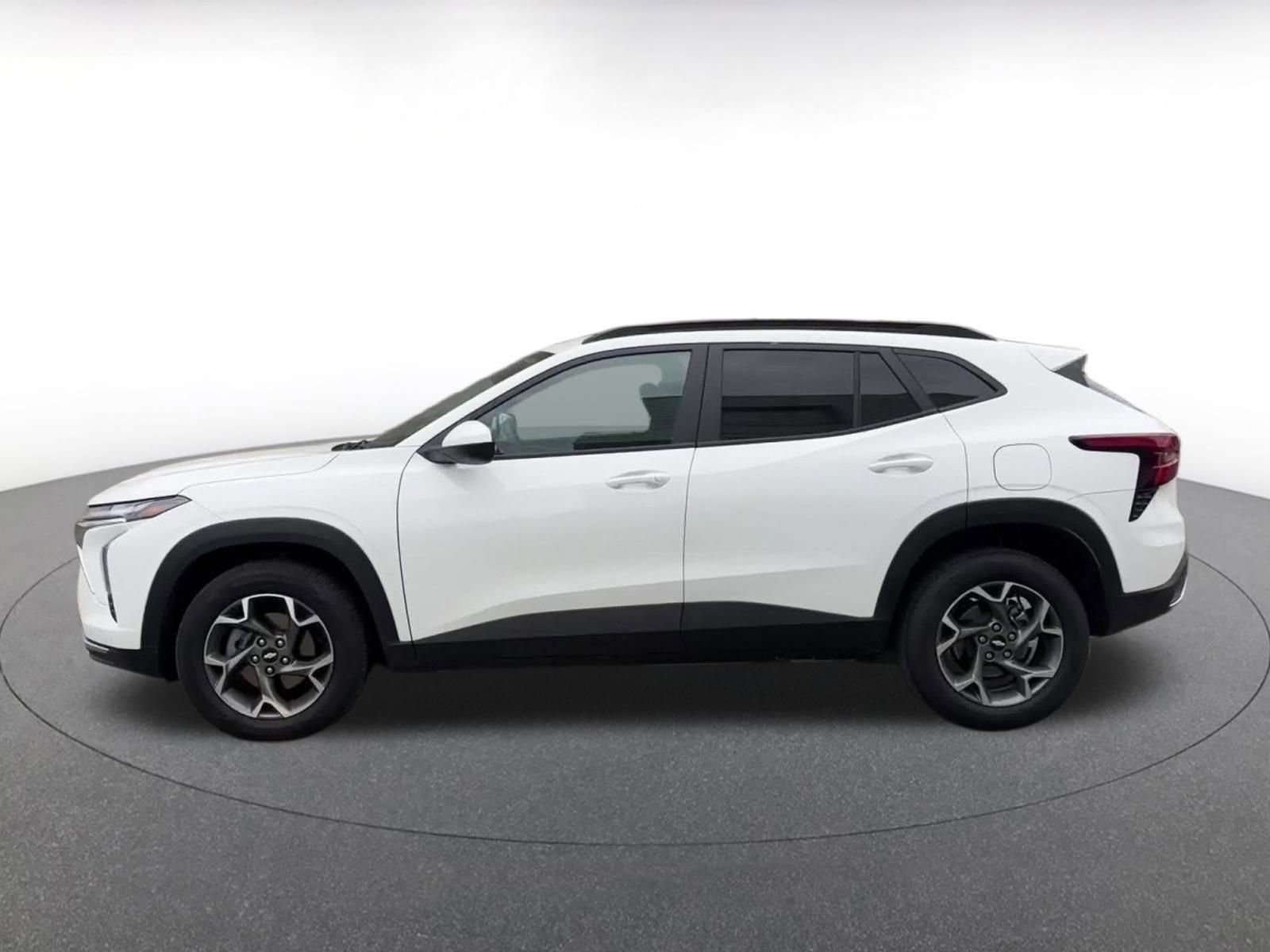 Used 2025 Chevrolet Trax LT image 9