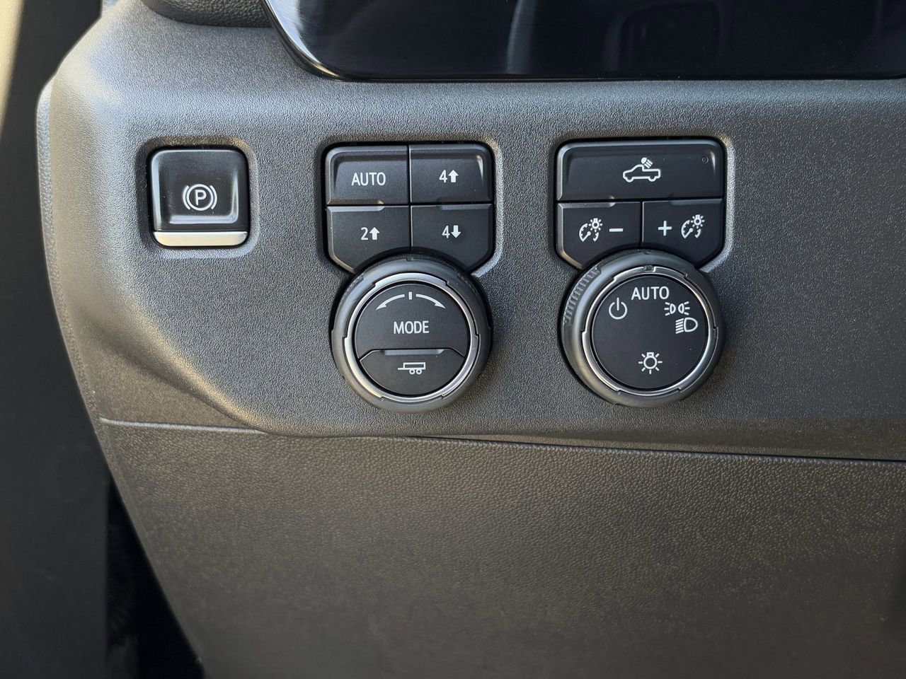 Used 2022 Chevrolet Silverado 1500 LT w/ Z71 Off-Road Package image 25