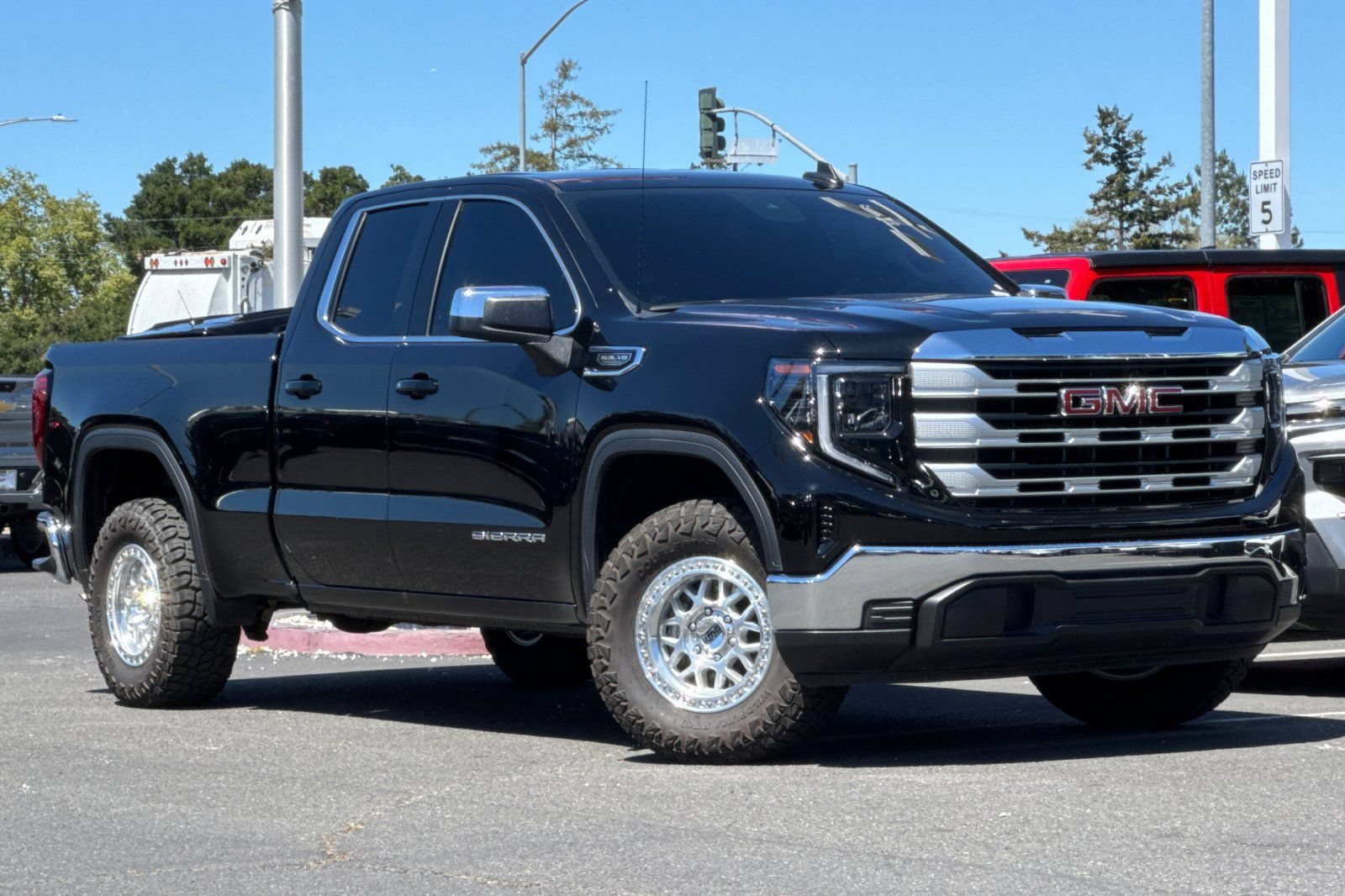 Used 2024 GMC Sierra 1500 SLE RWD image 2