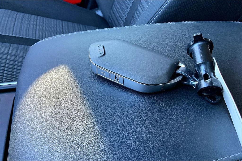 Used 2025 Kia Sorento LX image 13