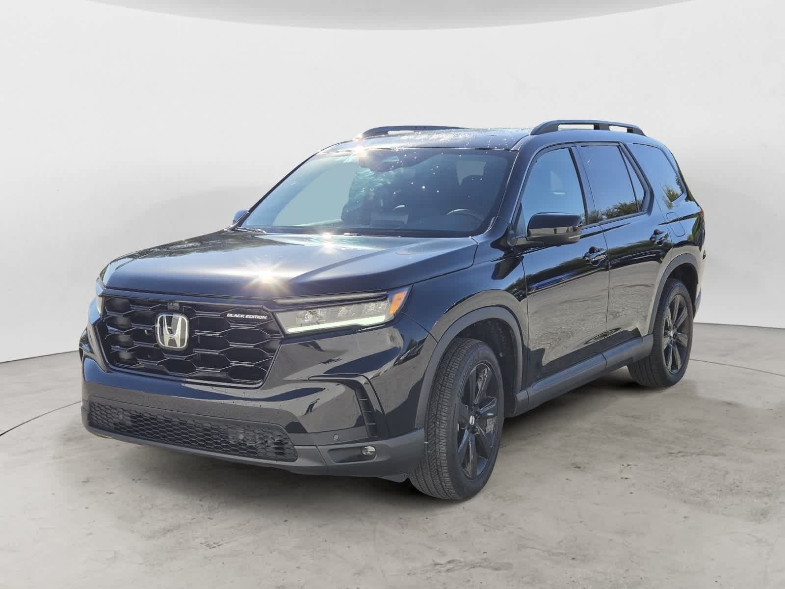 Certified 2025 Honda Pilot Black Edition image 1