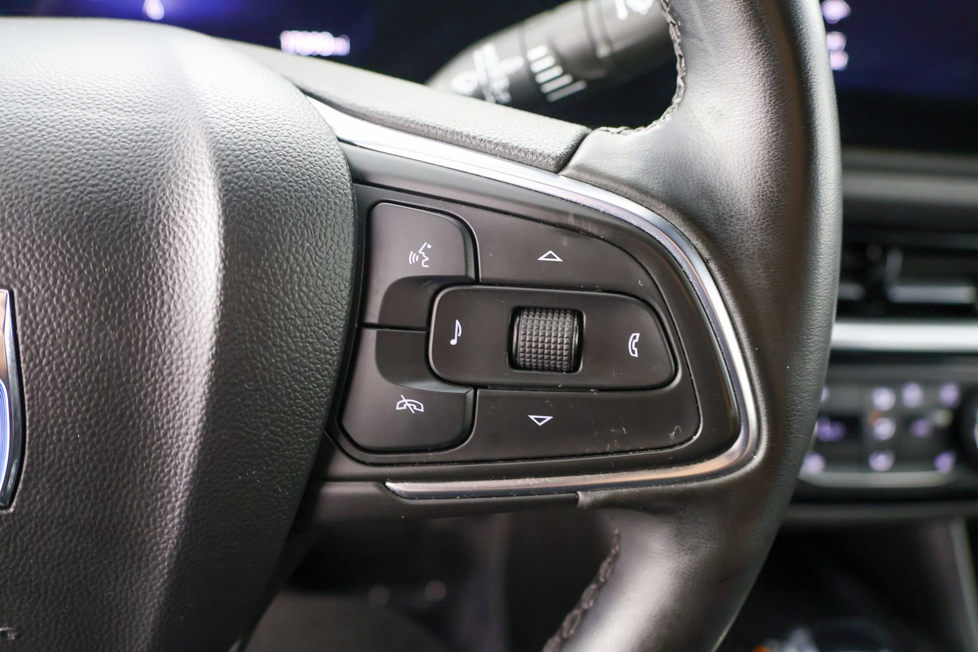 Used 2024 Buick Envista Sport Touring w/ Convenience I Package FWD image 17
