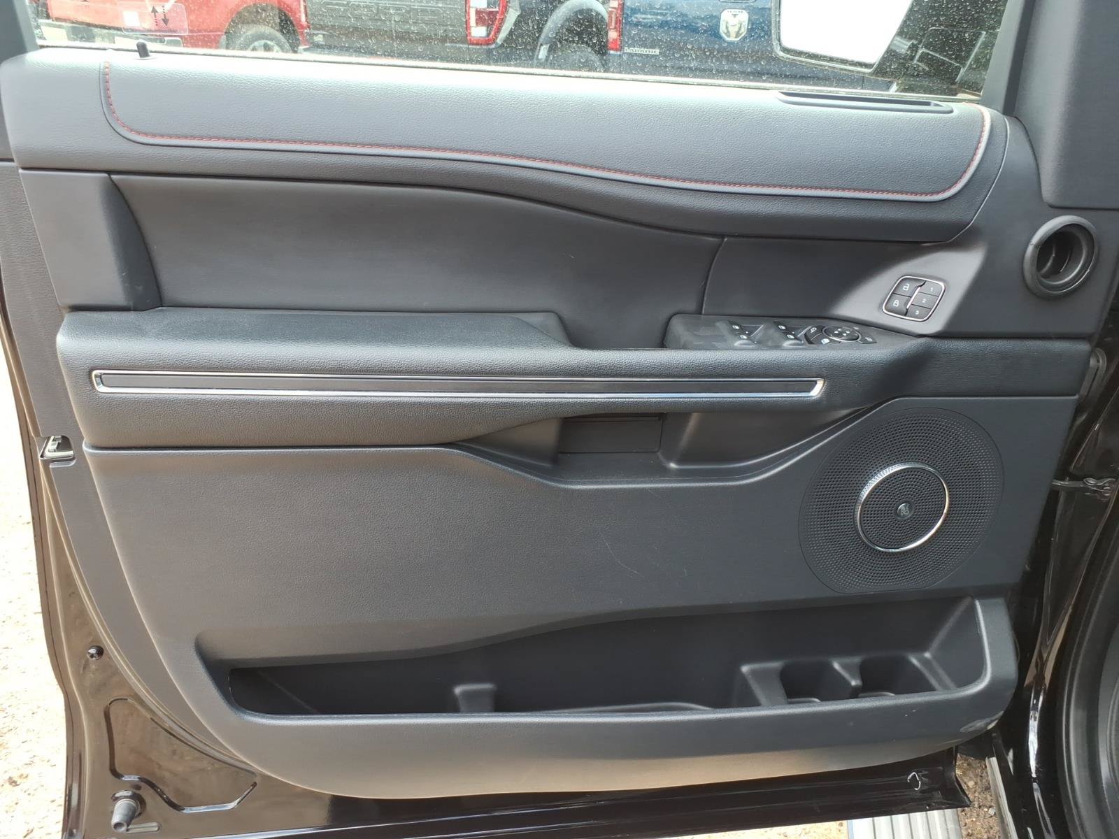 Used 2024 Ford Expedition Limited AWD/4WD image 11
