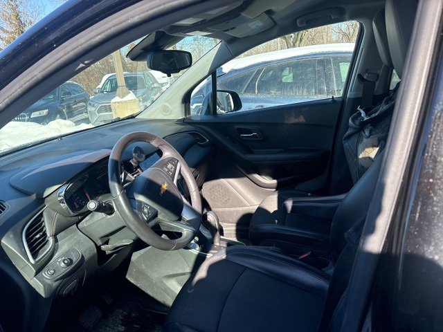 Used 2020 Chevrolet Trax LT w/ LT Convenience Package image 12