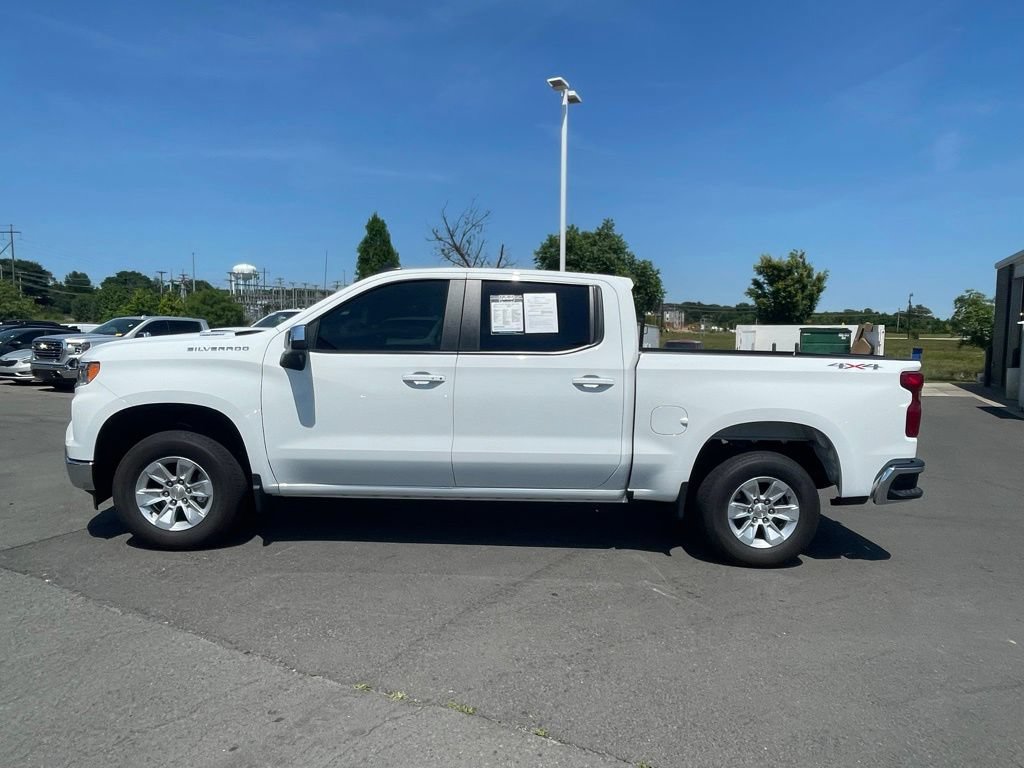 Used 2025 Chevrolet Silverado 1500 LT AWD/4WD image 3