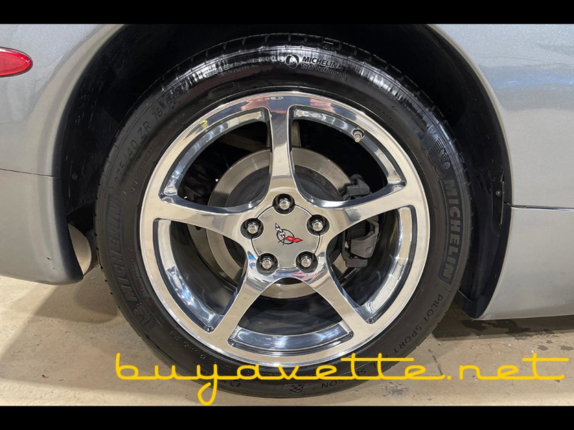 Used 2004 Chevrolet Corvette Coupe w/ Roof Package image 11