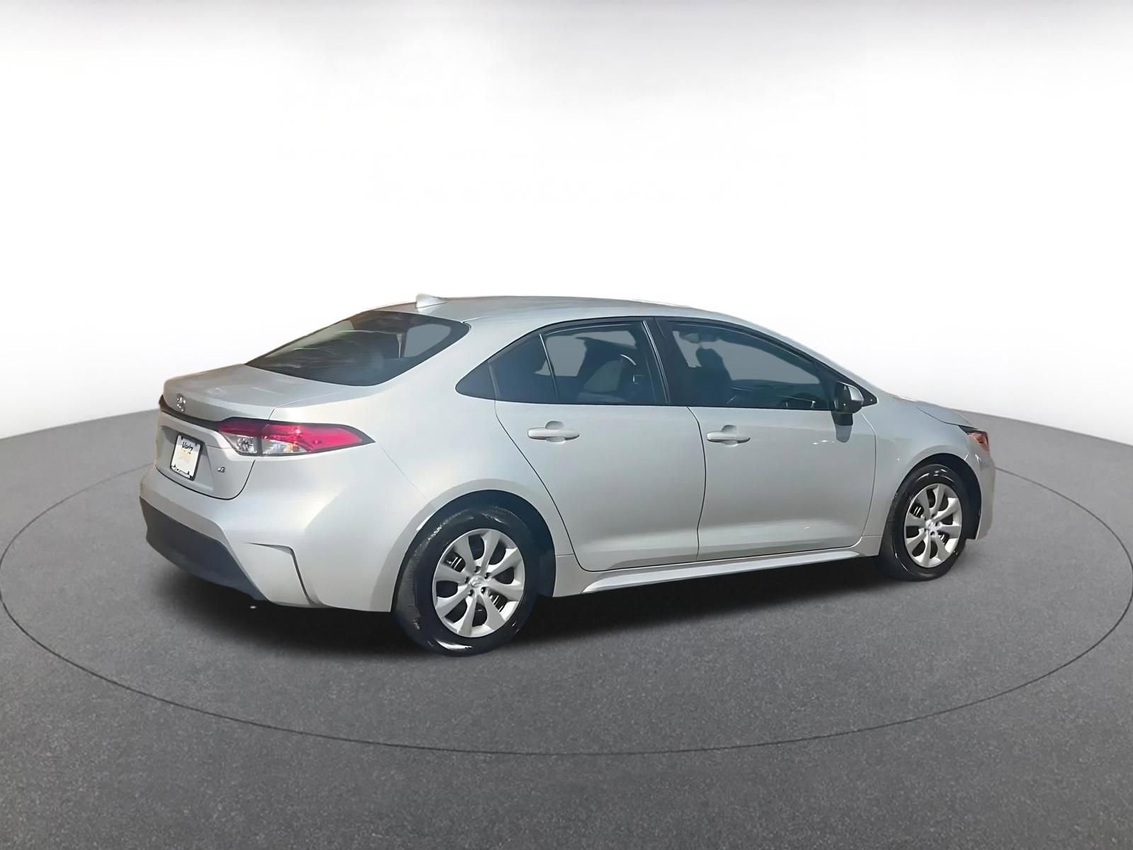 Used 2025 Toyota Corolla LE image 15