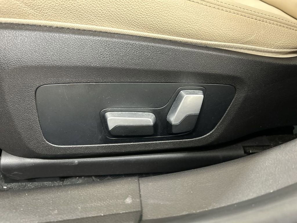 Used 2023 BMW 330e xDrive image 10