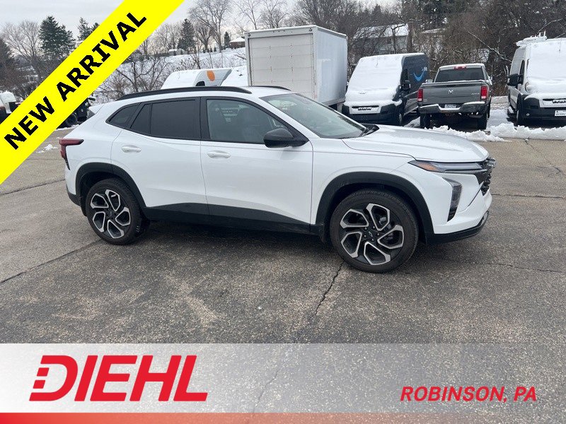 Used 2025 Chevrolet Trax RS image 6