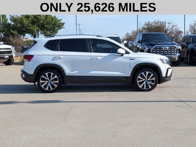 Used 2024 Volkswagen Taos SE FWD image 4