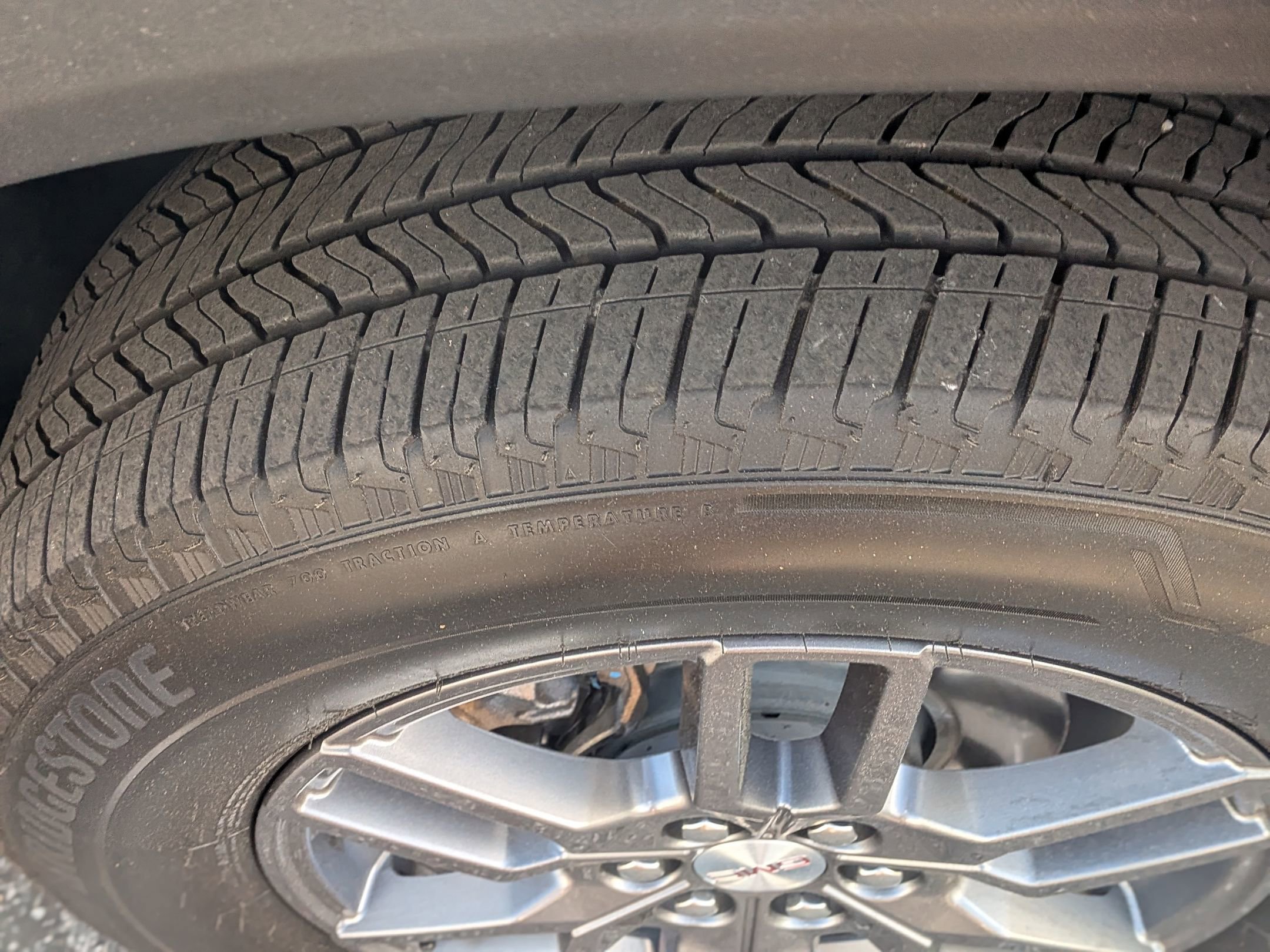 Certified 2025 GMC Acadia Elevation AWD/4WD image 13