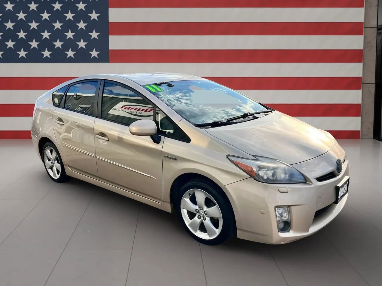Used 2011 Toyota Prius Five w/ Advanced Technology Pkg image 2