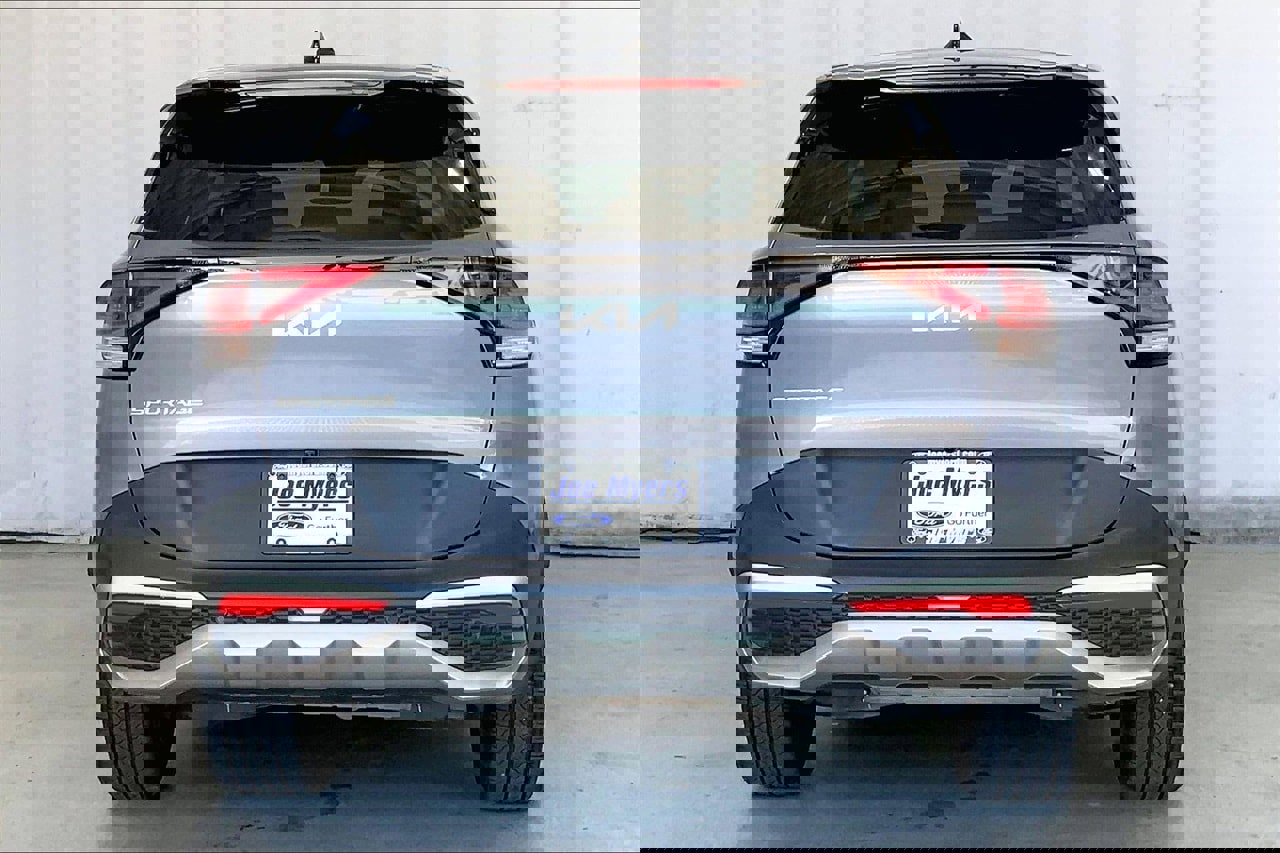 Used 2023 Kia Sportage EX image 3