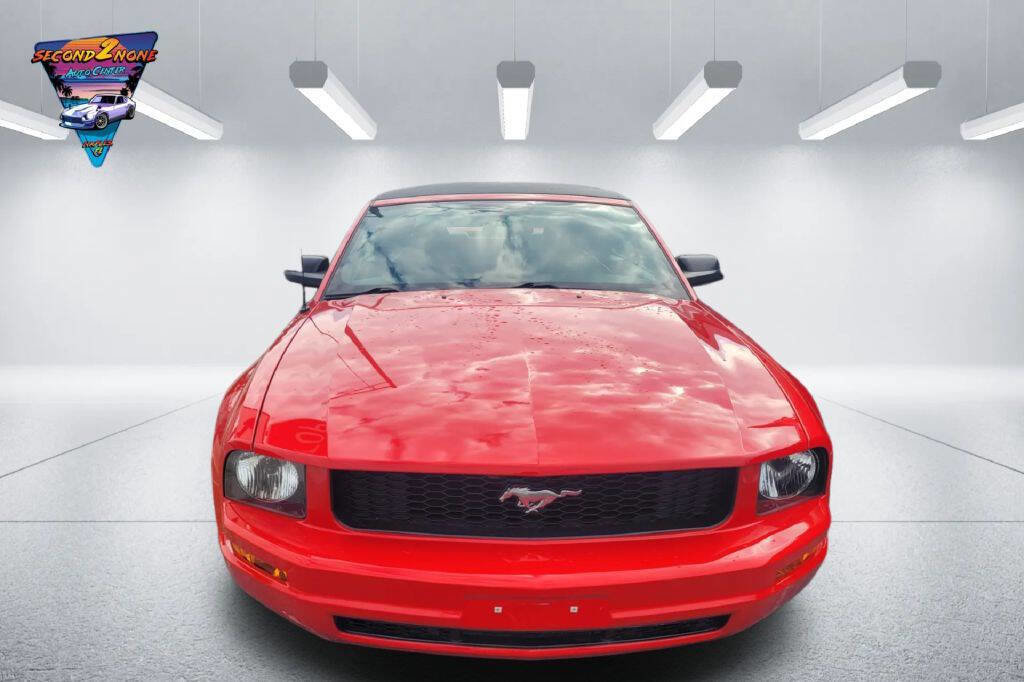 Used 2005 Ford Mustang Premium RWD image 2