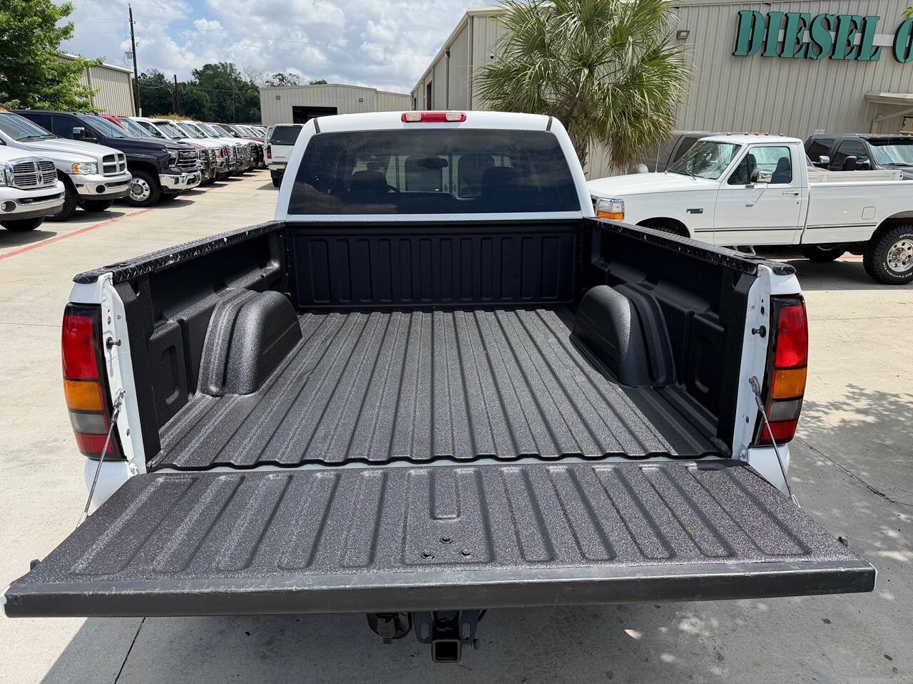 Used 2006 GMC Sierra 2500 SLE w/ Heavy-Duty Power Package AWD/4WD image 17