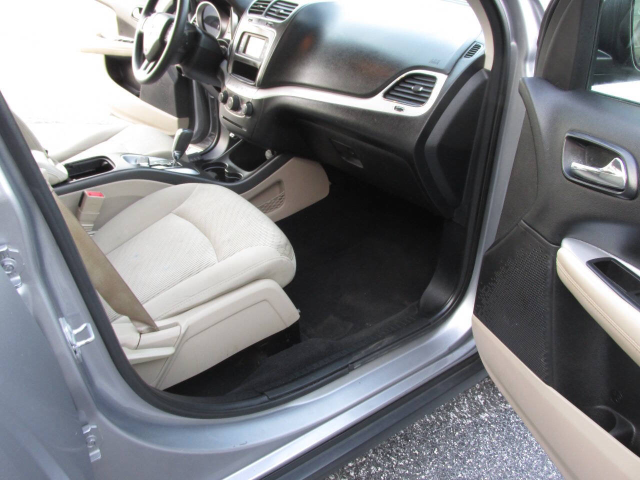 Used 2015 Dodge Journey SXT w/ Flexible Seating Group FWD image 22