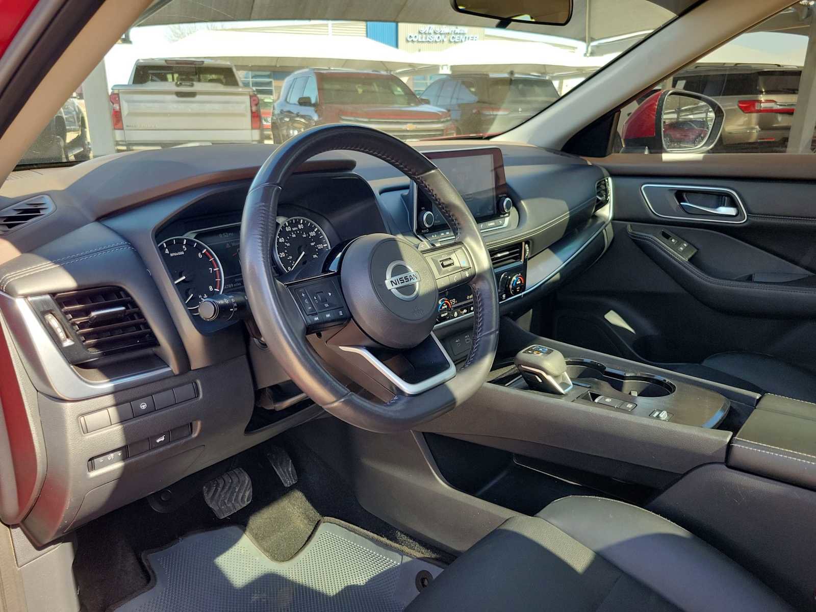 Used 2021 Nissan Rogue SV w/ Premium Package image 2