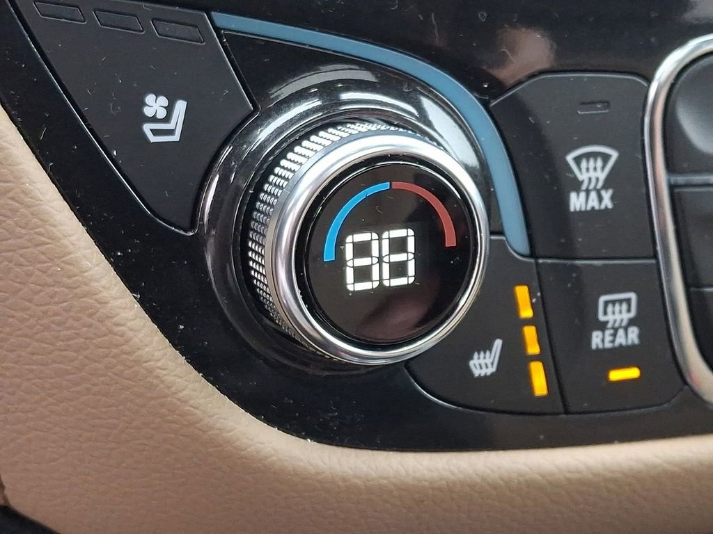 Used 2023 Chevrolet Equinox Premier image 24