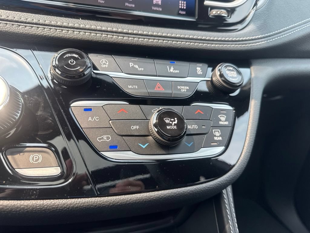 New 2027 Chrysler Pacifica Limited AWD/4WD image 17