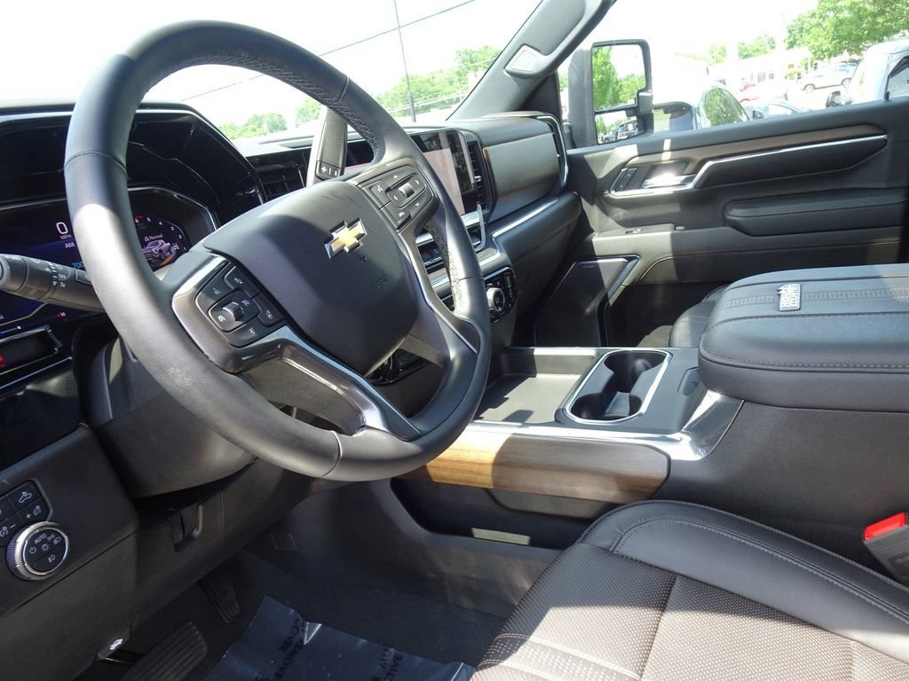 Used 2024 Chevrolet Silverado 2500 High Country w/ Technology Package AWD/4WD image 13