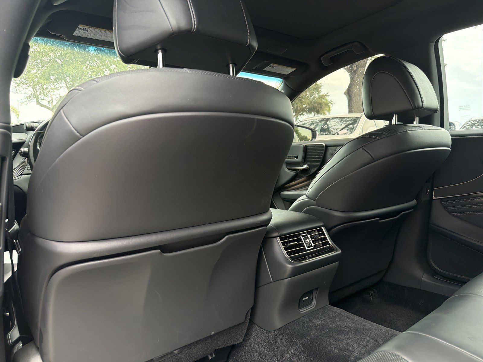 Used 2023 Lexus LS 500 w/ Accessory Package (Z2) RWD image 20