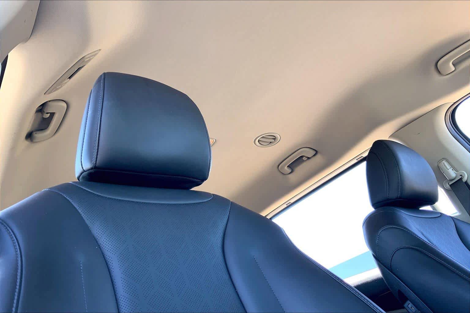 Used 2025 Kia Carnival FWD image 14