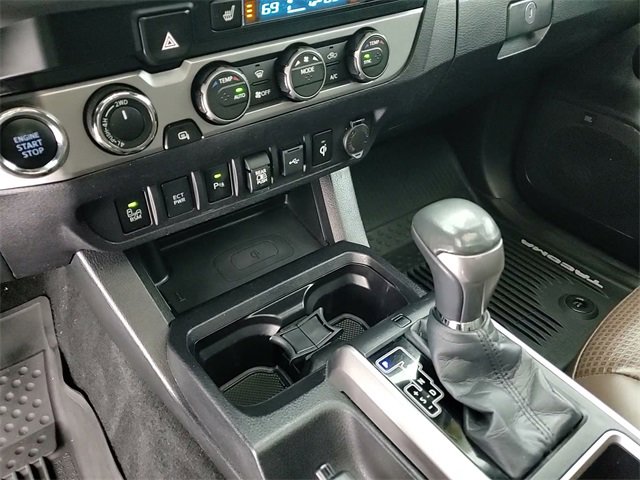 Used 2021 Toyota Tacoma Limited image 18