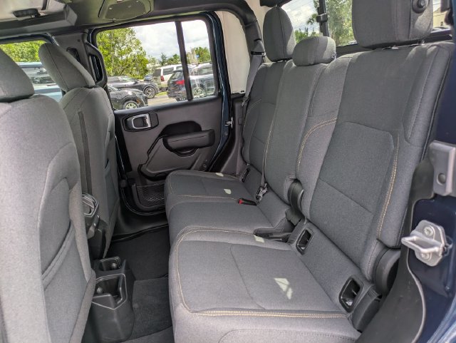 Certified 2025 Jeep Gladiator Overland AWD/4WD image 9