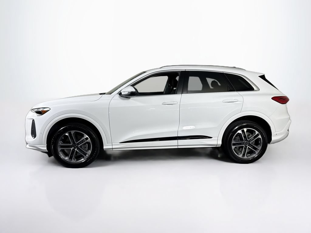 Used 2025 Audi Q5 Premium w/ Convenience Package AWD/4WD image 2