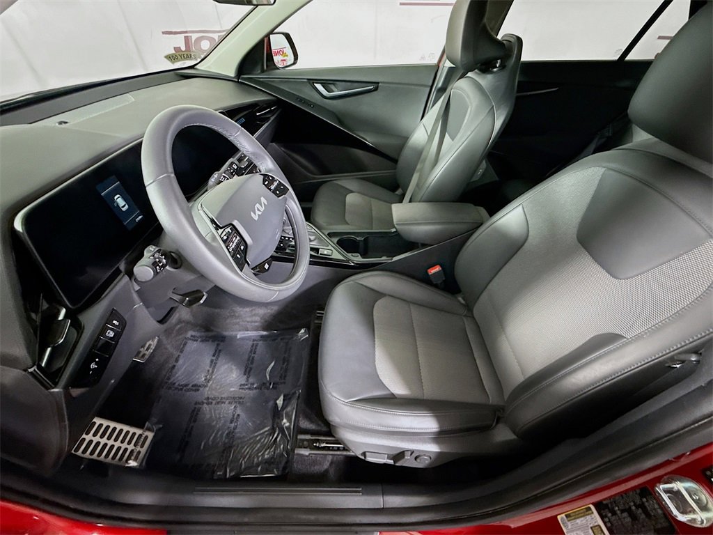 Used 2024 Kia Niro EX Touring image 27