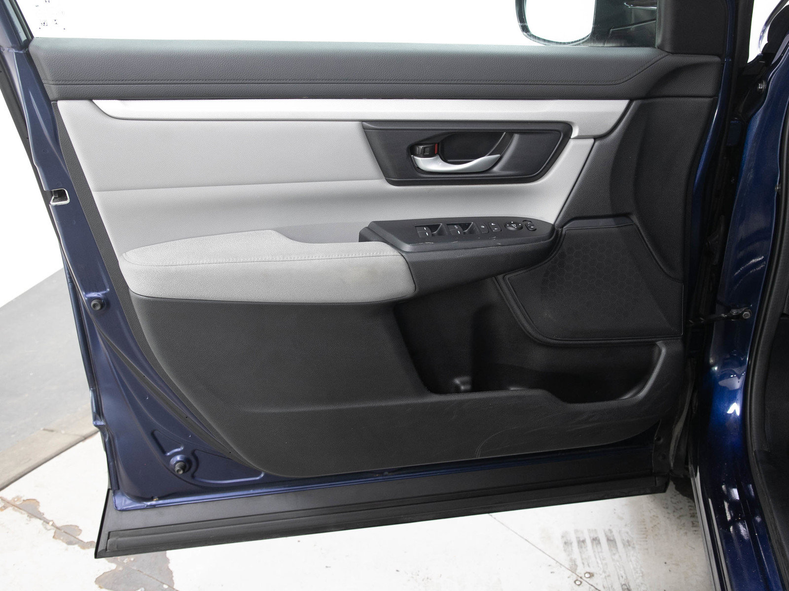 Used 2019 Honda CR-V LX image 18