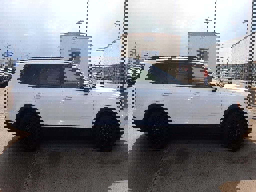 Used 2024 Kia Telluride EX X-Line image 4