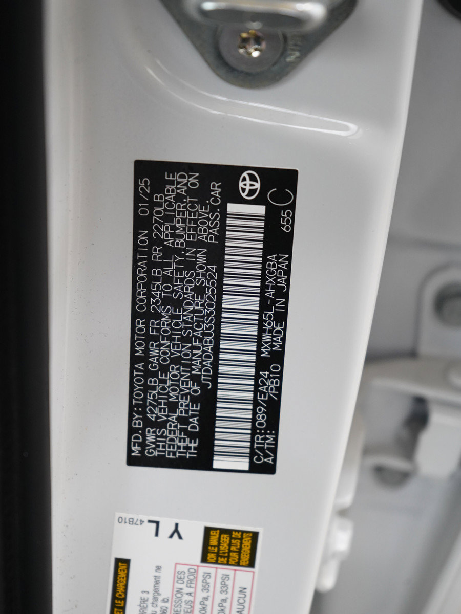 Used 2025 Toyota Prius AWD image 28
