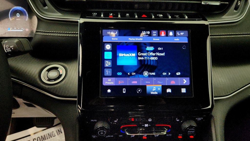 Used 2023 Jeep Grand Cherokee L Altitude AWD/4WD image 17