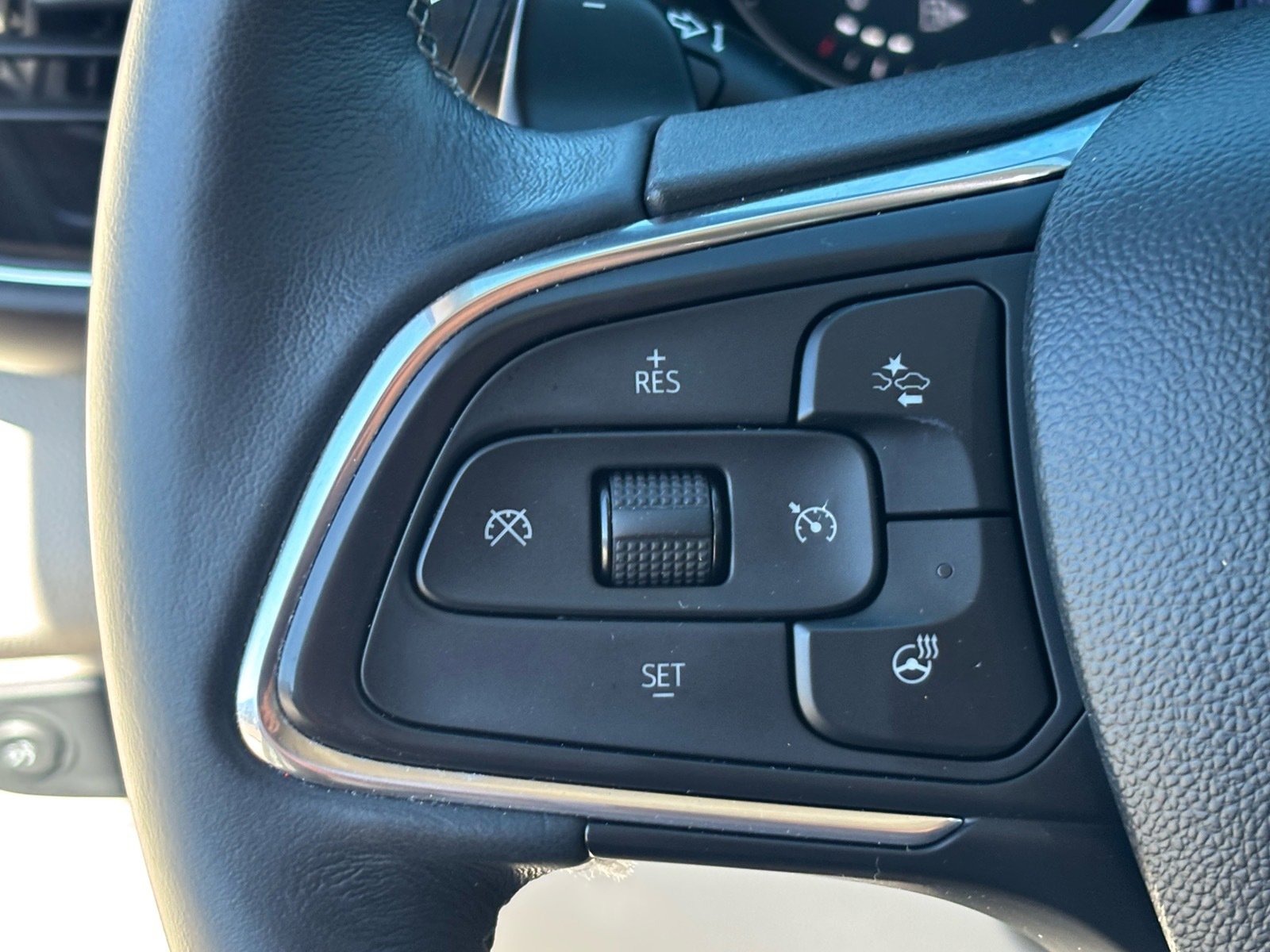 Used 2023 Buick Envision Avenir image 15