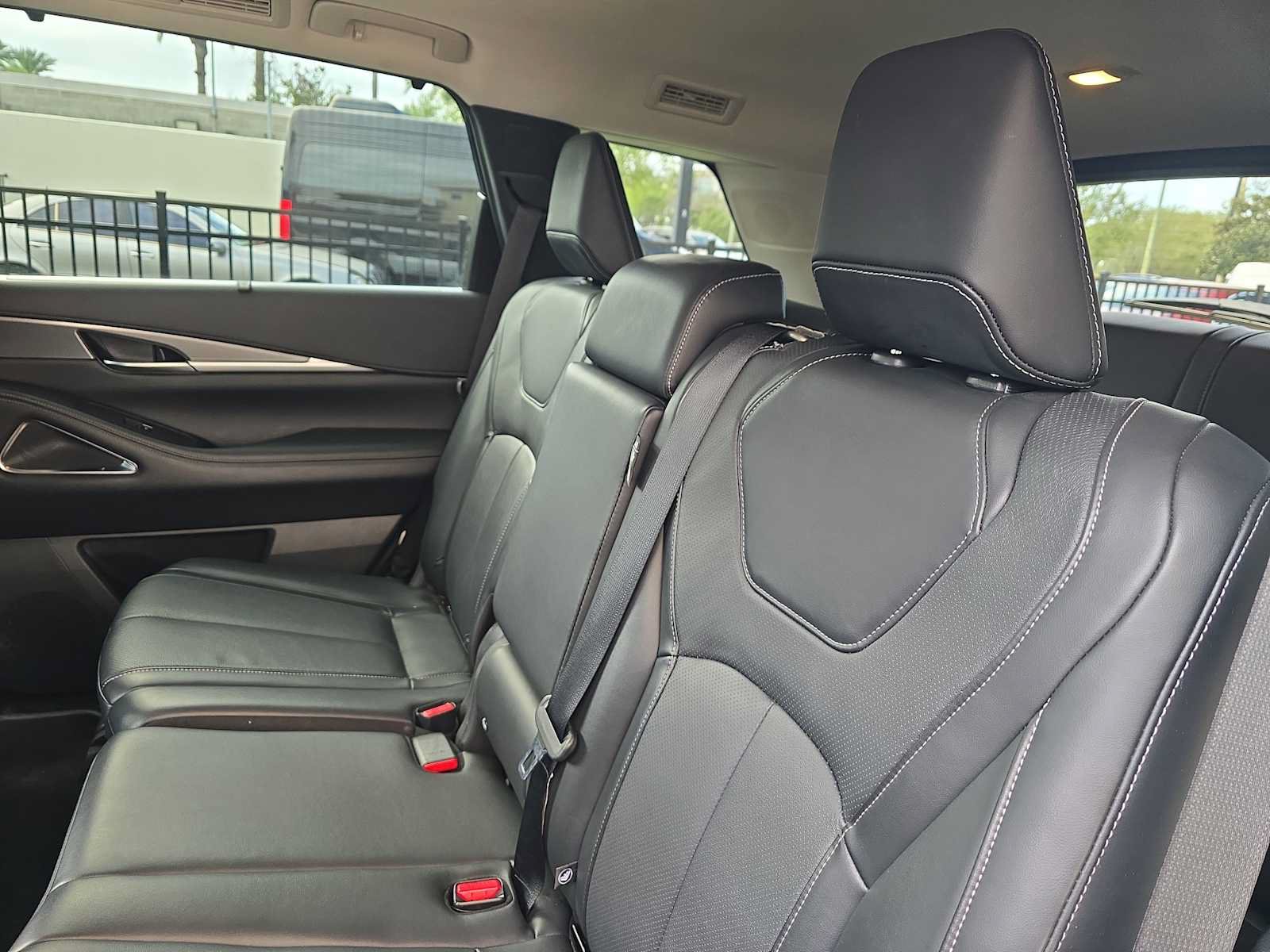 Used 2025 INFINITI QX60 Luxe FWD image 13