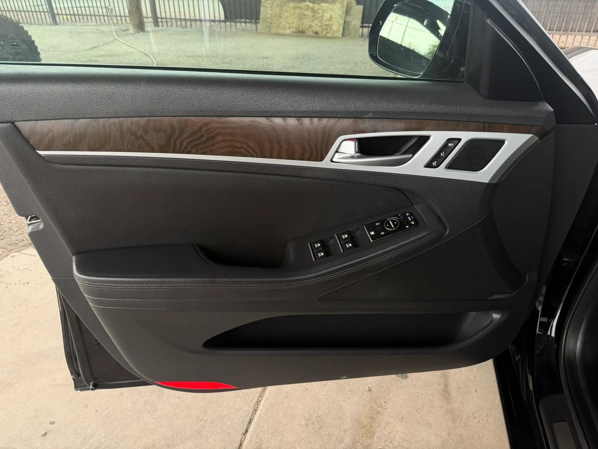 Used 2015 Hyundai Genesis 5.0 RWD image 10